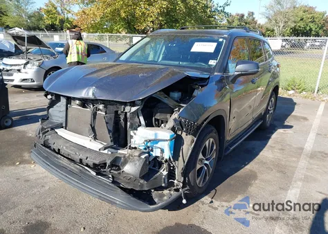 2021 Toyota Highlander Xle z USA, uszkodzony, nr VIN 5TDGZRBH1MS551729